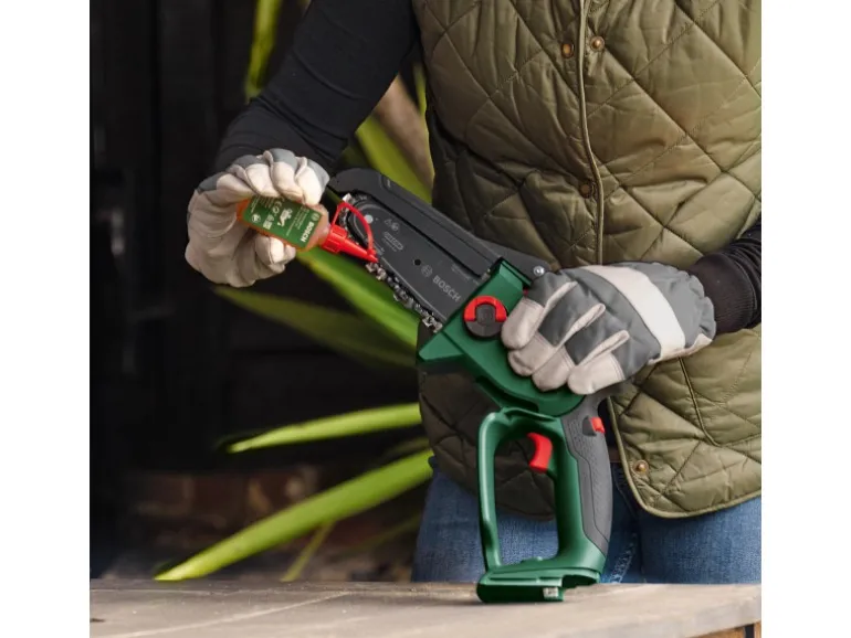 Bosch Akku-Gehölzschneider EasyChain 18 V-15-7 inkl. 2,5 Ah-Akku Ladegerät