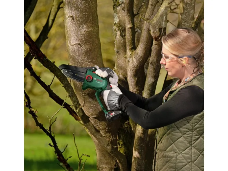 Bosch Akku-Gehölzschneider EasyChain 18 V-15-7 inkl. 2,5 Ah-Akku Ladegerät