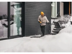 Fiskars Schneeräumer Solid
