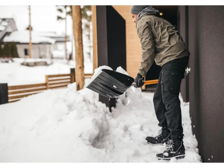 Fiskars Schneeschaufel X-Series