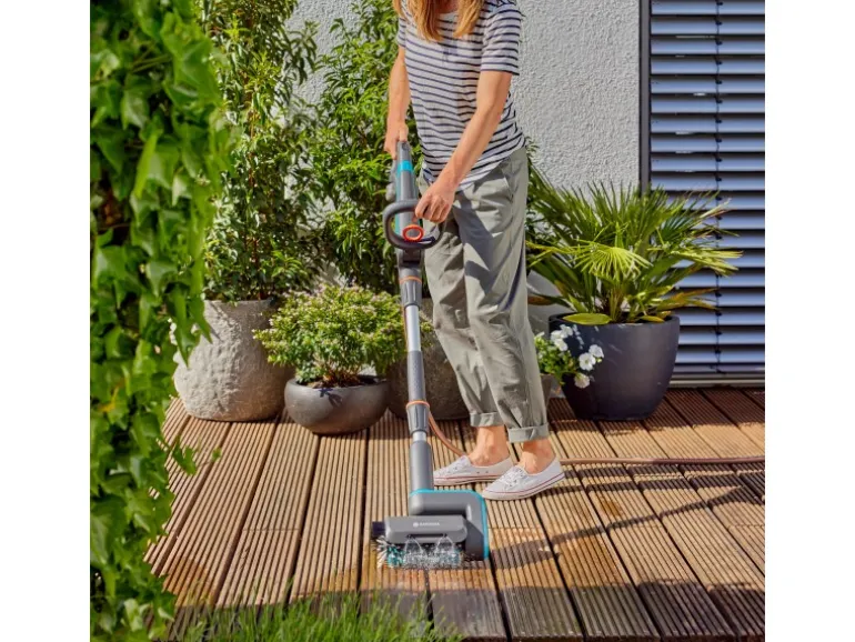Gardena Akku-Multi-Reiniger AquaBrush Patio 03/18V P4A Solo