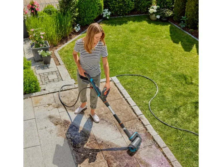 Gardena Akku-Multi-Reiniger AquaBrush Patio 03/18V P4A Solo